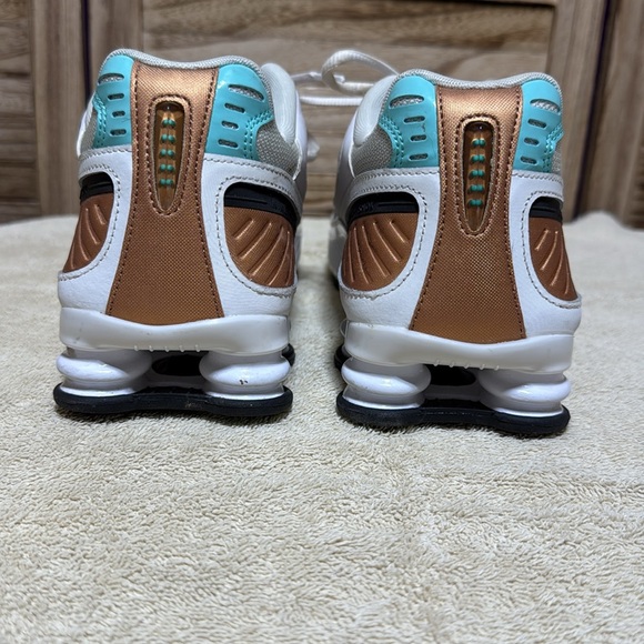 Nike Shox Enigma Women's Running Gym White Black Gold Used Like New Women’s 12 - Picture 5 of 14